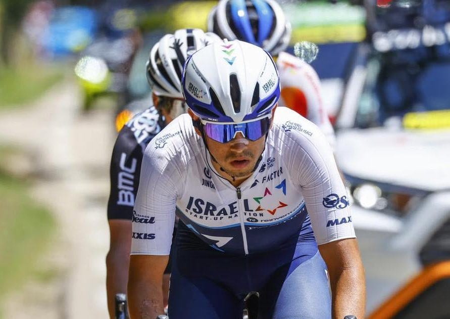 Victoire! Michael Woods (Canadien) de Israël Startup Nation (Tour de France).
