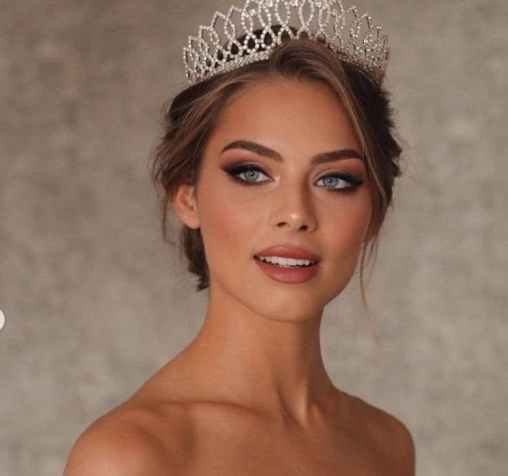 April Benayoum incarne la collection printemps-été 2021 de Camaïeu.