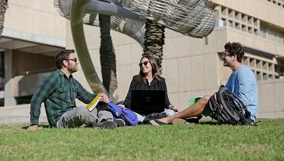 L’Association des Amis Francophones de l’Université de Tel-Aviv.