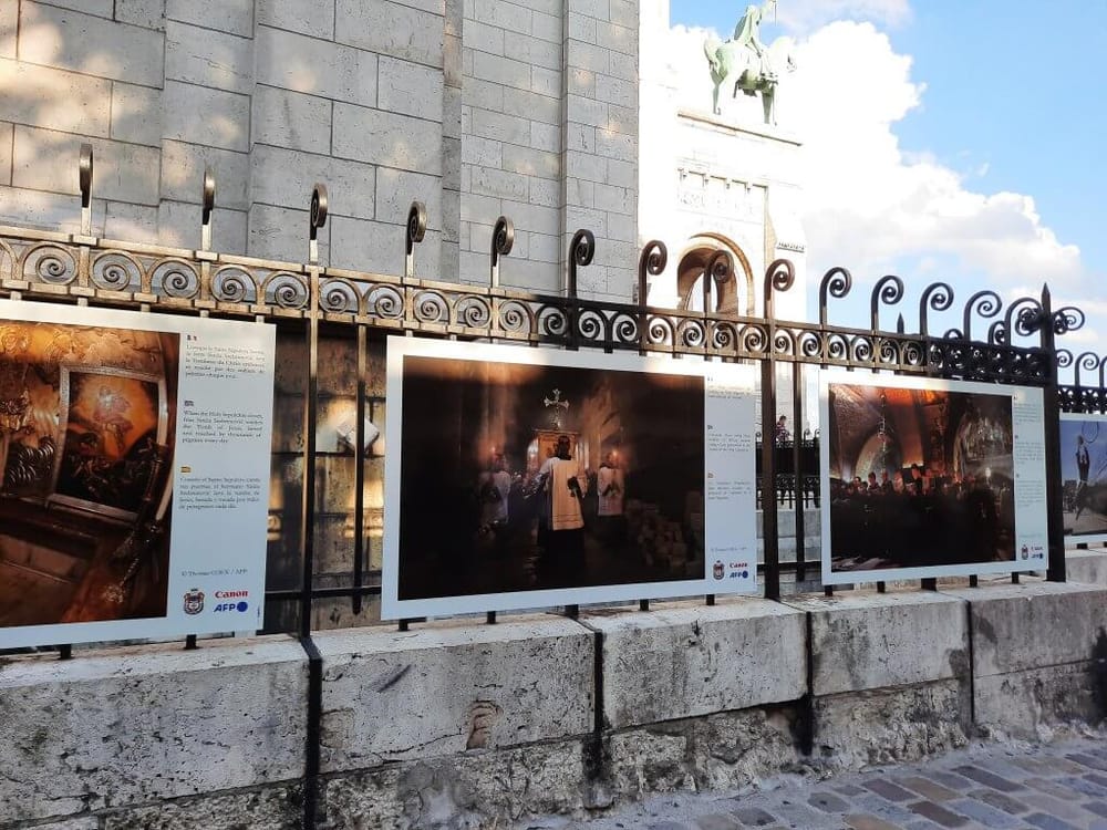 Au Sacré Cœur de Paris : Exposition photo AFP sur le quotidien des Franciscains de Jérusalem.
