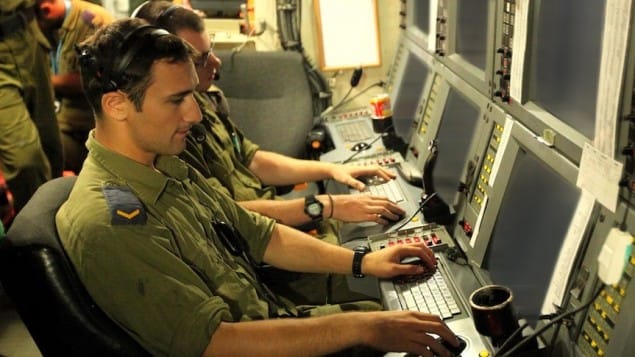 Les relations se tendent entre Israël et l’Iran. Mort de deux membres d’équipage.