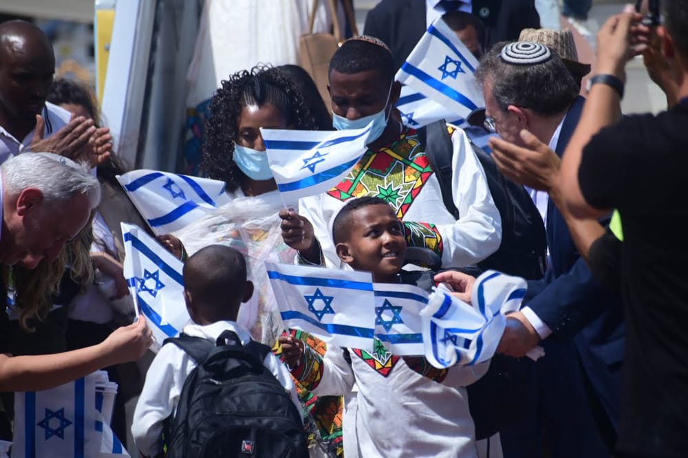Israël Economie. Les Juifs éthiopiens, perçus comme différents par la société israélienne. Marginalisés sur le plan économique et social.