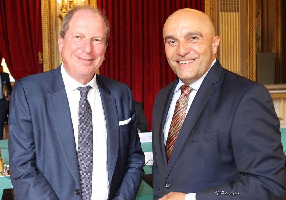 La Photo du Jour. Eric Danon, ambassadeur de France en Israël, et son successeur, Frédéric Journès.