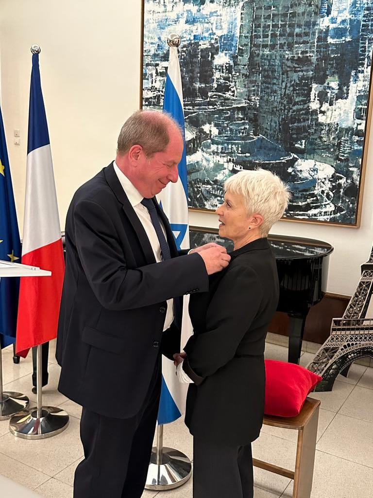 La journaliste Avirama Golan à la Résidence de France à Tel Aviv.