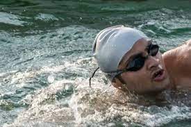 Un nageur indien égale le record du monde de traversée du lac de Galilée à sa première tentative.