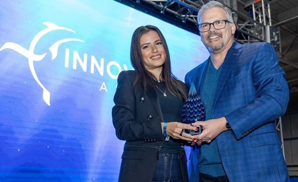 Eco Wave Power reçoit le prix de l’innovation de la part d’AltaSea au port de Los Angeles.