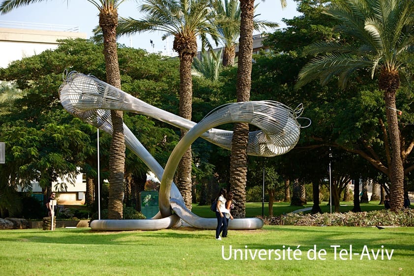 Université de Tel-Aviv. « Kesher » (« Lien ») du sculpteur Ron Arad.