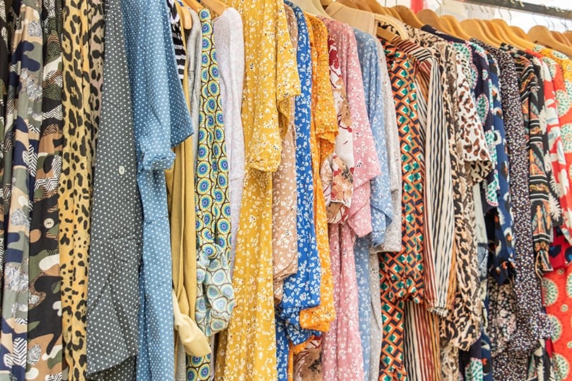Israël, trop cher? Faux! Règle N°5. S’habiller sans (presque) rien débourser. Achats au kilo à Tel-Aviv..