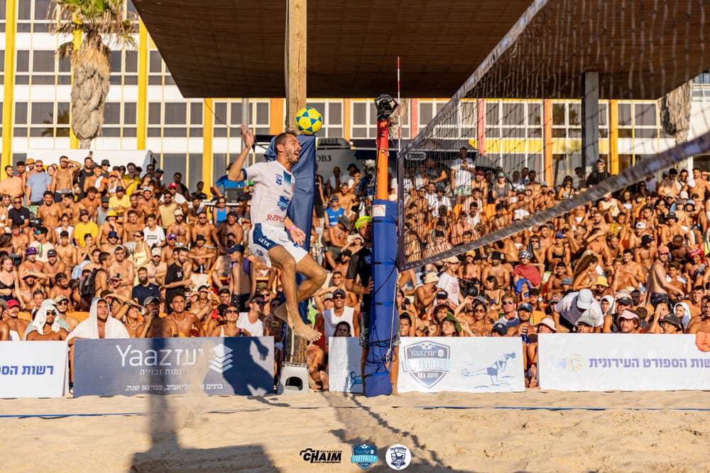Vous allez encore plus aimer Tel-Aviv. Le footvolley. La tendance au télétravail se prête à la pratique de ce sport importé du Brésil en Israël.