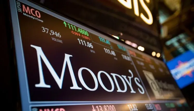Moody’s abaisse la note des banques israéliennes suite à la dégradation d’Israël.