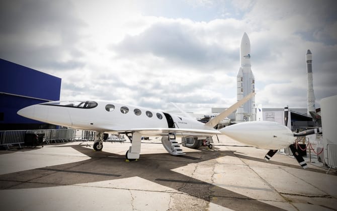 Coopération franco-israélienne dans les fuselages d’avions solaires.