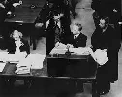 Benjamin B. Ferencz, le dernier procureur de Nuremberg meurt à 103 ans.
