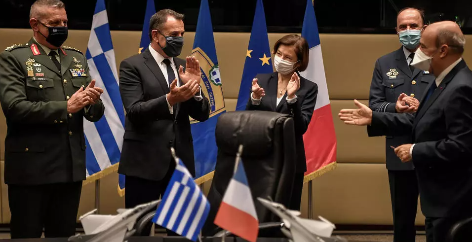 La France signe la vente de 18 Rafale à la Grèce.