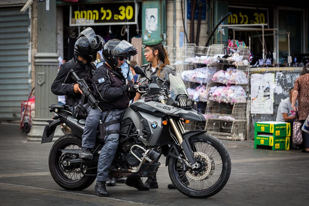 Question au Dr Valley. Mishtara. Combien de policiers en Israël?