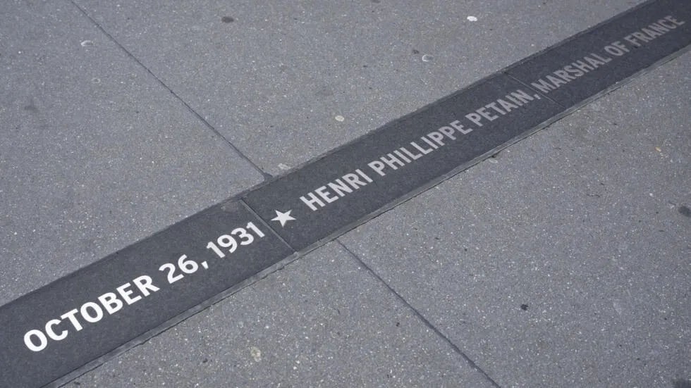 Choquant : Des plaques officielles à New-York honorant Pétain et Laval encore en place !