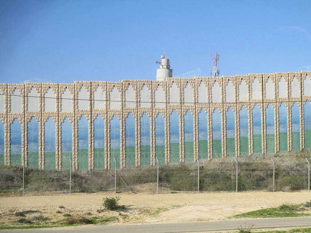 Magnifique! Génie architectural d’Israël. Zarta Studio allie beauté et haute sécurité.