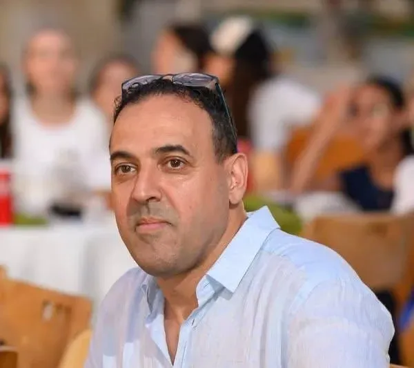 « Otage », un livre recommandé par IsraelValley. Eli Sharabi a reçu le prix Prix ​​du Livre d’Or.