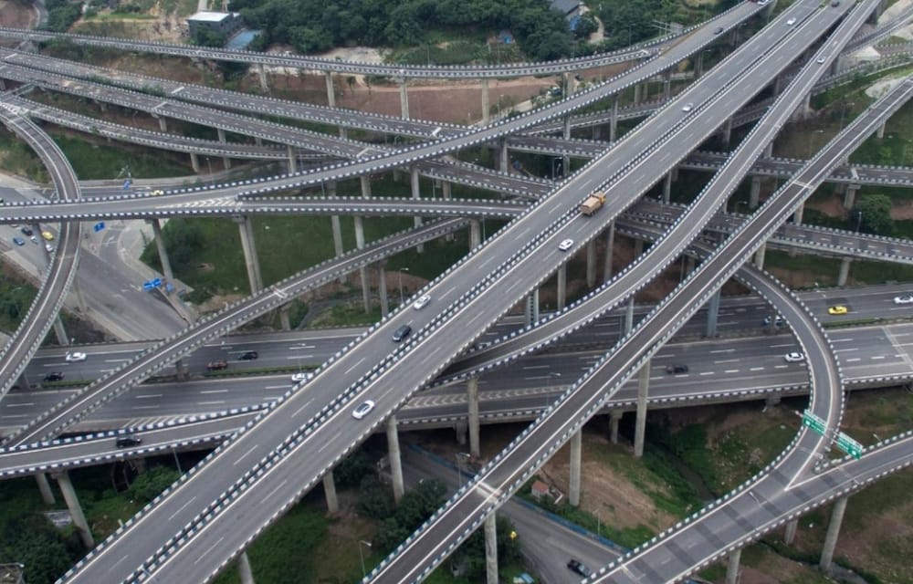 Routes et infrastructures. Les actions de Miri Reguev en Judée-Samarie.