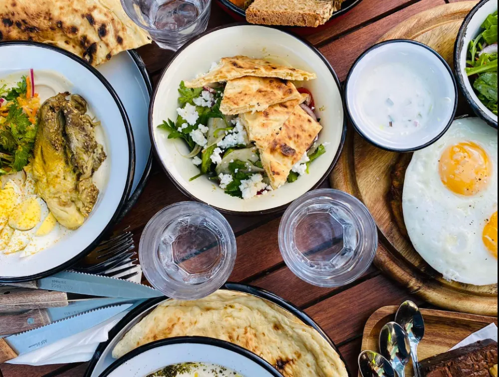 Yom Tov : une adresse incontournable au cœur du Shouk HaCarmel à Tel Aviv (non casher)