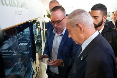Quand le 1erministre israélien déguste de la viande cultivée structurée sans abattage.