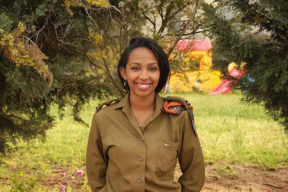 Une pionnière : Tobi Lovv, première femme nigériane officier de l’armée israélienne.