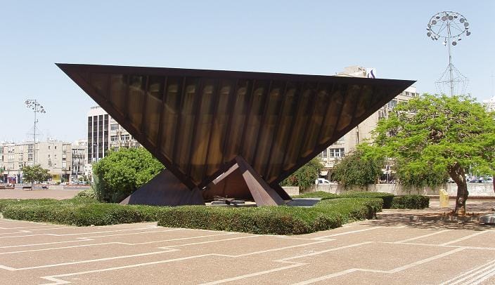 Peintre, sculpteur. Yigal Tumarkin,lauréat du prix Israël en 2004, est mort.