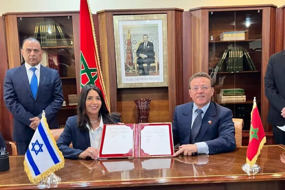 Israël et le Maroc signent des accords pour renforcer la coopération dans le domaine des transports.
