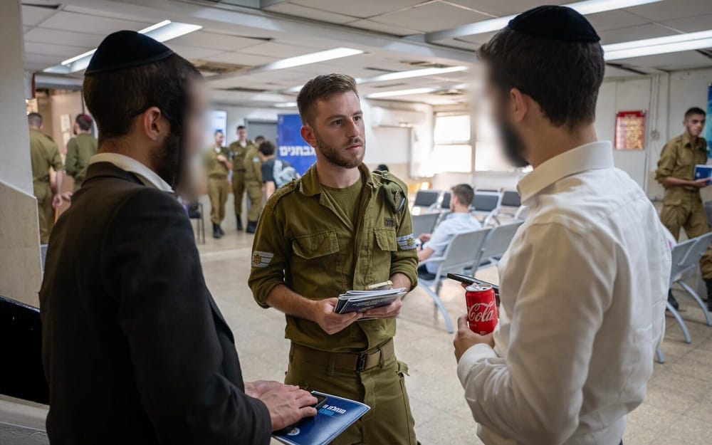 Le ministre israélien de la Défense, Israël Katz, et les habitants juifs de Judée-Samarie.