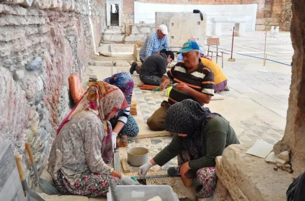 Turquie : des villageoises rénovent la plus grande synagogue du monde antique.