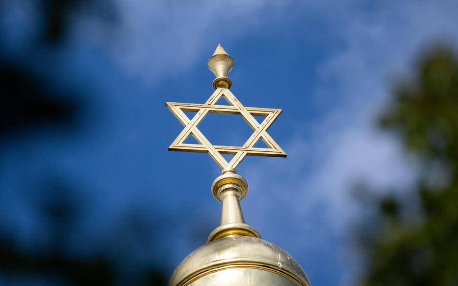 Yom Kippour sanglant. En Angleterre, renforcement de la sécurité autour des synagogues du pays.