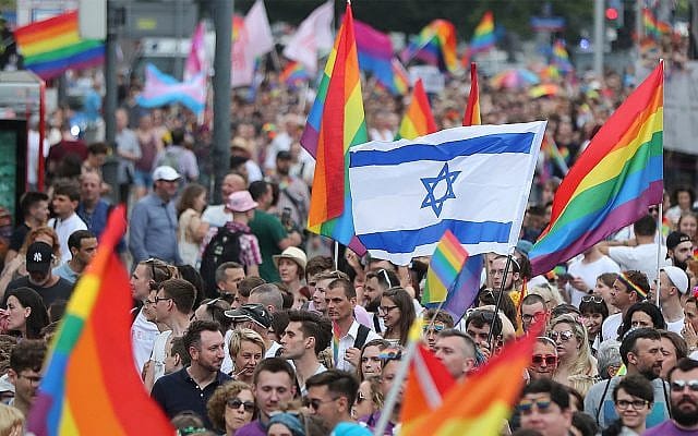 Le Ministre Nir Barkat (Likoud), ex-maire de Jérusalem, a été violemment pris à partie à Tel Aviv.