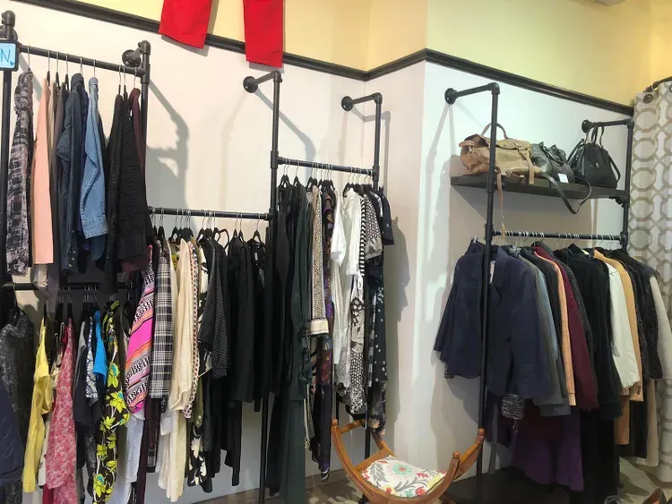 Basculer à Tel-Aviv dans l’univers de la mode « seconde main ».