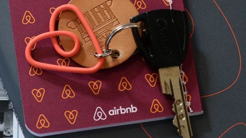Les américano-israéliens n’iront pas à Washington. Airbnb interdit les réservations.