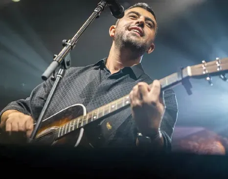 Ishay Ribo, né à Marseille. Hymnes « Selichot » et chansons de Yom Kippour.