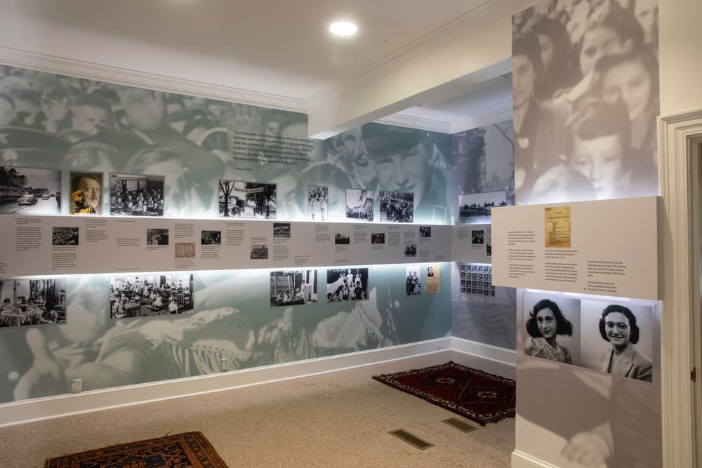 Un premier centre « Anne Frank » ouvre en Amérique du Nord.