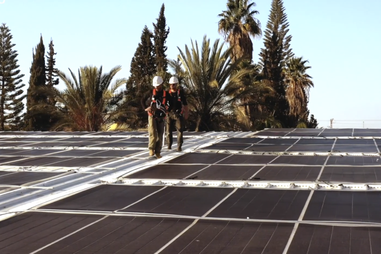 Amazon France s’équipe de panneaux solaires en Israël.