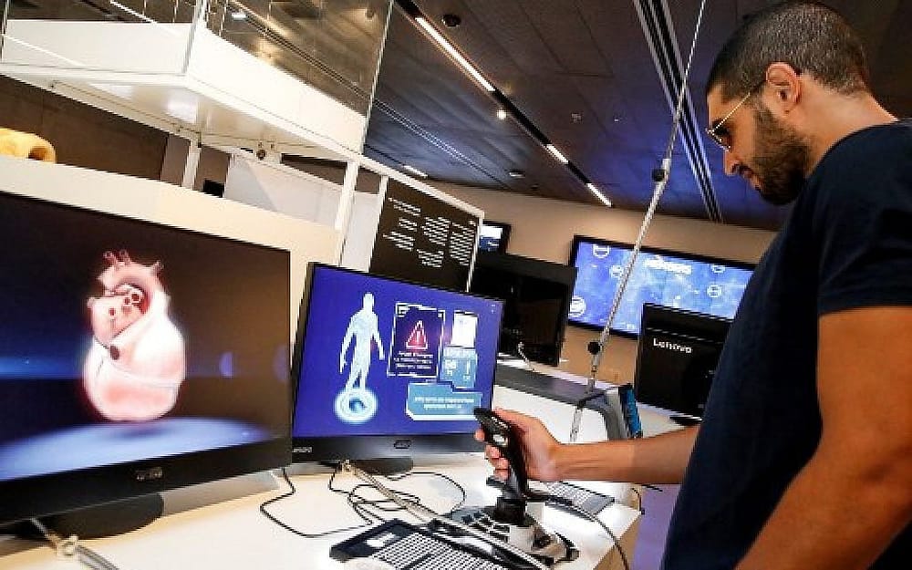 Israël finance 12 programmes de formation pour préparer les citoyens arabes au secteur high tech.