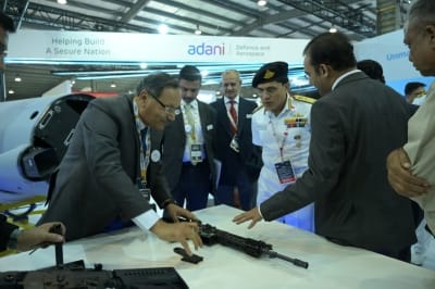 Adani Defence And Aerospace et Israel Weapon Industries dévoilent le premier système de tir basé sur l’IA en Inde.
