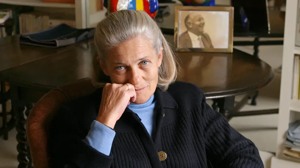 Elisabeth Badinter, une Tribune dans Le Monde. « Remettre en question le droit même d’Israël à exister, relève clairement de l’antisémitisme ».