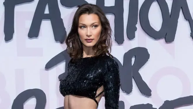 Critiques des juifs américains… Bella Hadid et la maison de mode Louis Vuitton.