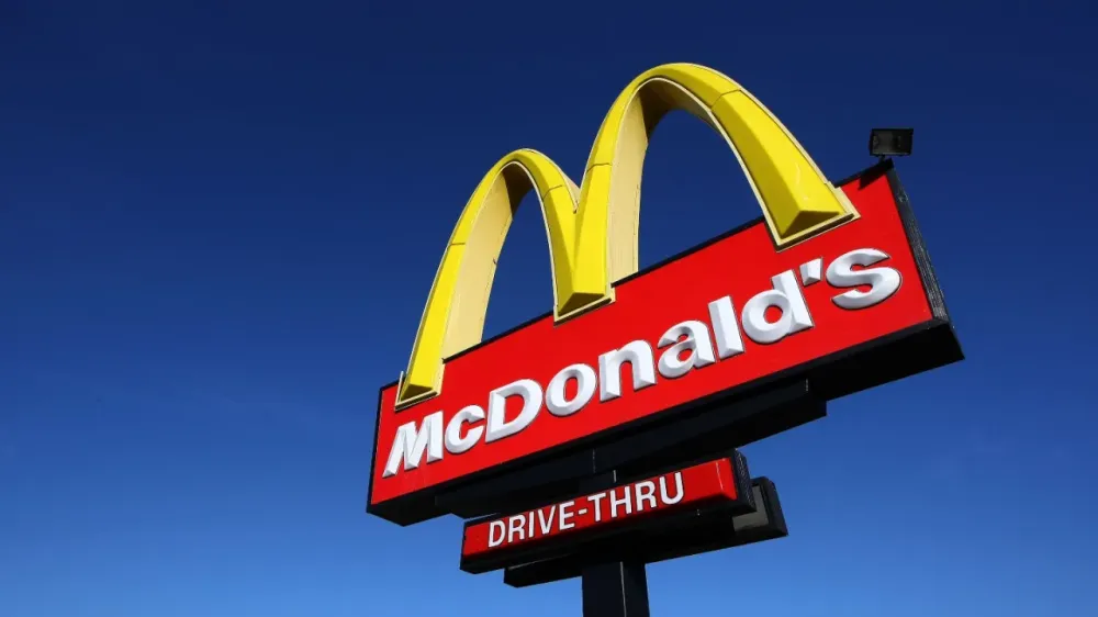 McDonald’s Israël a posté des messages qui explique avoir « fait don et continue de donner des dizaines de milliers de repas aux unités de Tsahal ».