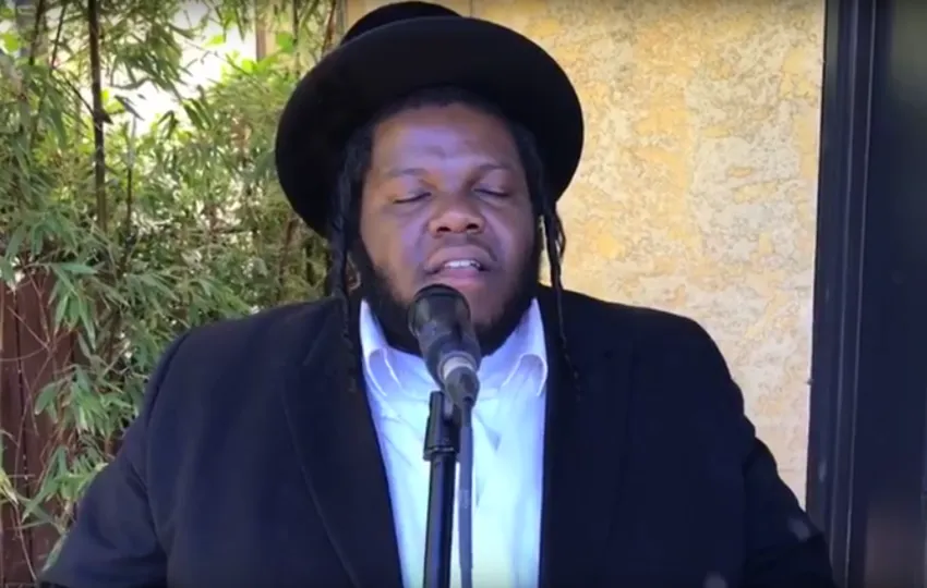 Le rappeur américain Nissim Black vit à Jérusalem (Mea Shearim).