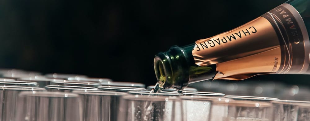 Champagne! Fin du « Comité de la Magouille ». L’Aéroport de Tel-Aviv va rouvrir.