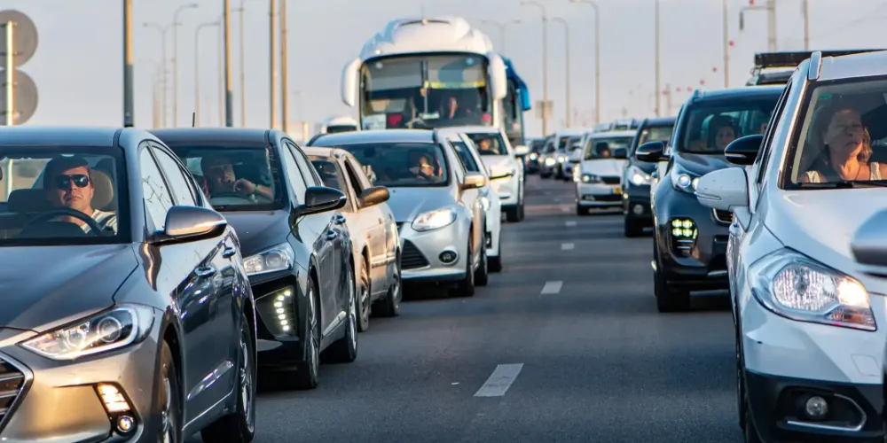Le mot du jour « Pkak ». Une hausse des embouteillages sur les routes d’Israël.