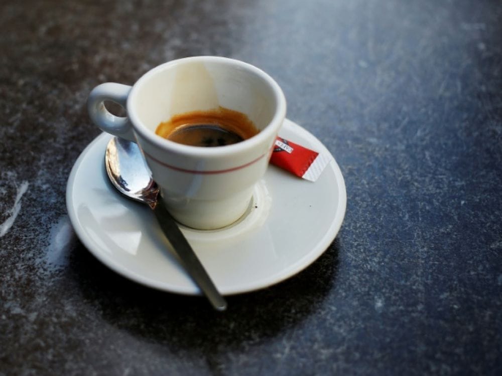 Vu d’Israël. Le café combat la somnolence au volant.