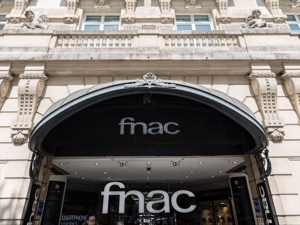 Visité par des milliers d’israéliens lors de leur séjour en France, la Fnac des Champs-Elysées ferme ses portes.