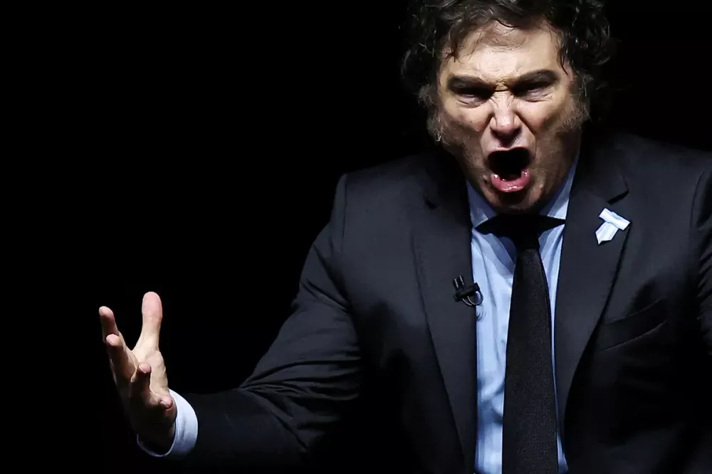 «Je suis le roi, je suis le lion». La crinière dressée et les bras en croix, Javier Milei, ami d’Israël.