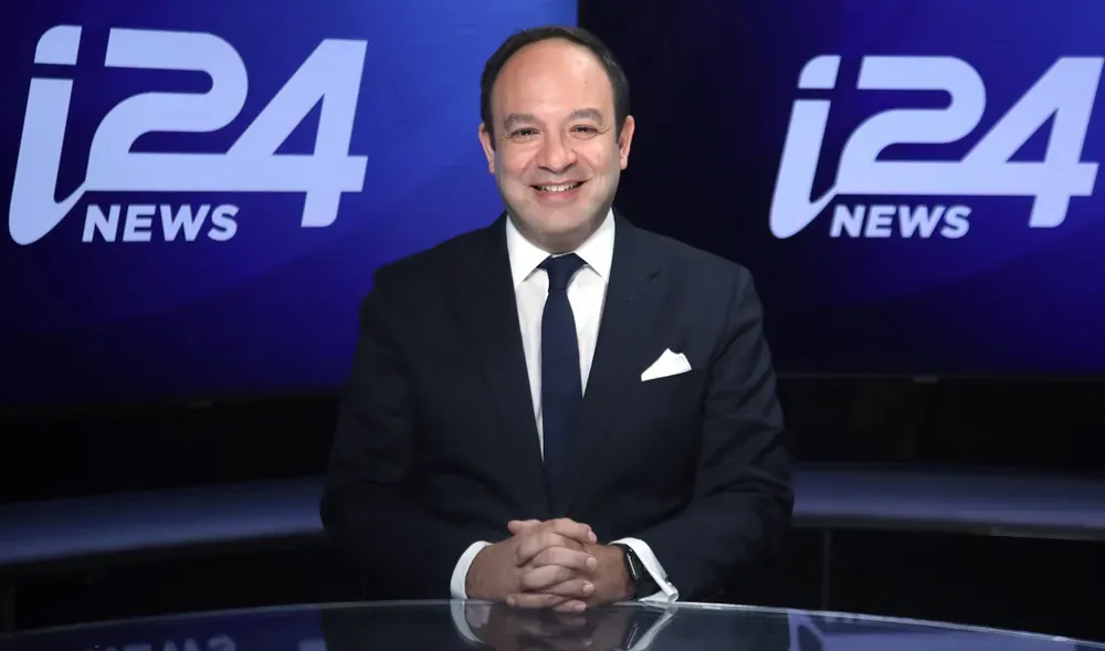 Le board de la CCIIF visite i24 News en temps de guerre. Frank Melloul. Tweet de Rima Hassan. Visiter un studio de TV est toujours une expérience unique.