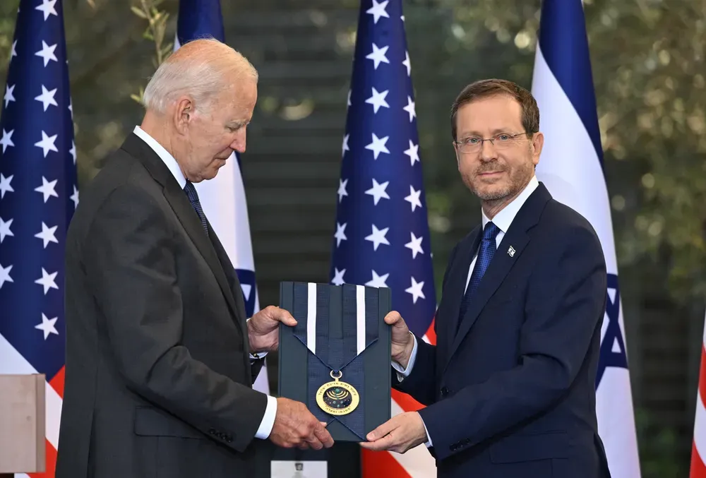 Joe Biden : « Cette médaille est un des plus grands honneurs de ma carrière. »