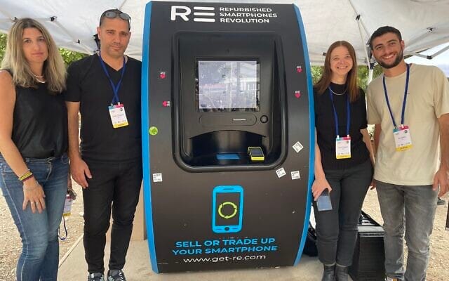 C’Israël. Un distributeur automatique qui vend, échange et recycle les téléphones usagés.